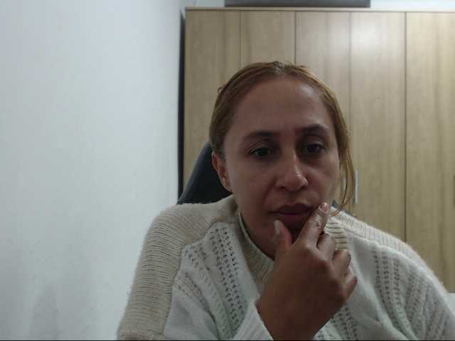 RoxanaMilf's BongaCams show and profile