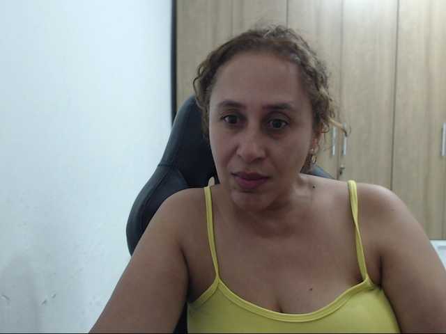 RoxanaMilf's BongaCams show and profile