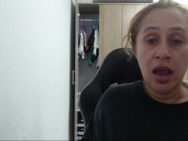 RoxanaMilf's BongaCams show and profile