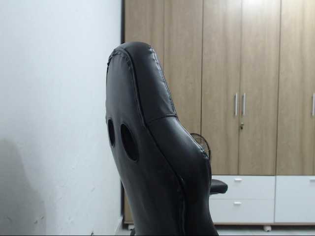 RoxanaMilf's BongaCams show and profile