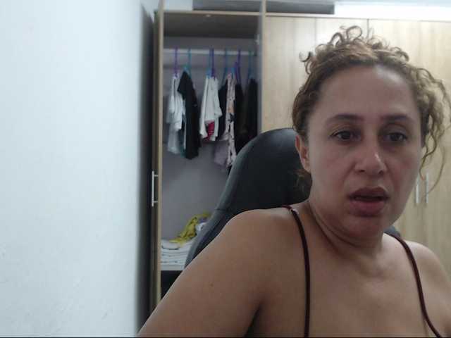 RoxanaMilf's BongaCams show and profile