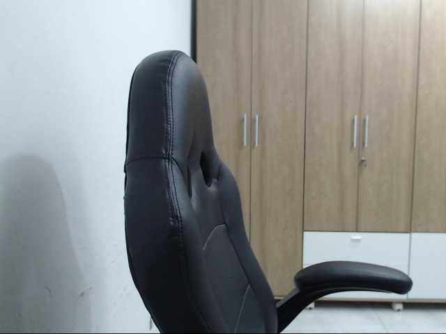 RoxanaMilf's BongaCams show and profile