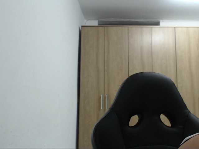 RoxanaMilf's BongaCams show and profile