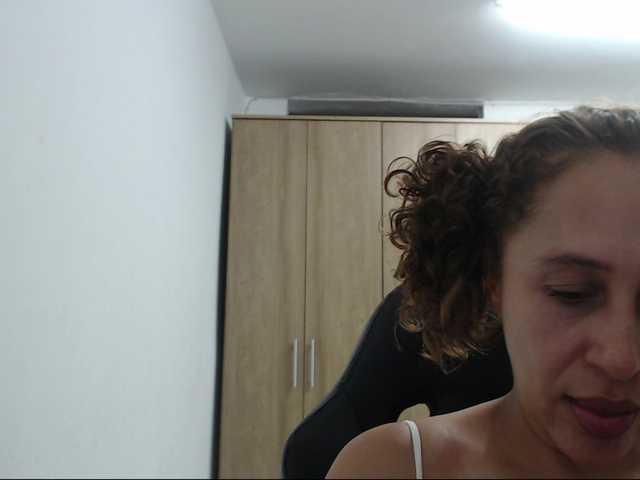RoxanaMilf's BongaCams show and profile