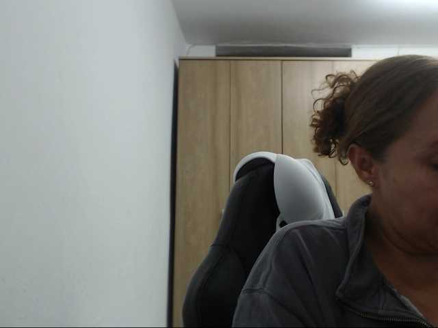 RoxanaMilf's BongaCams show and profile