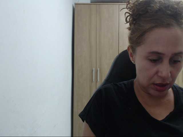 RoxanaMilf's BongaCams show and profile