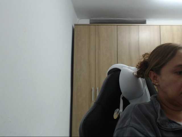 RoxanaMilf's BongaCams show and profile