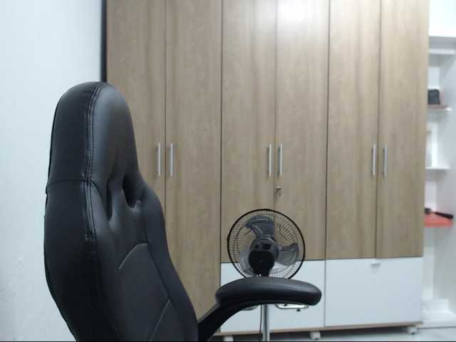 RoxanaMilf's BongaCams show and profile