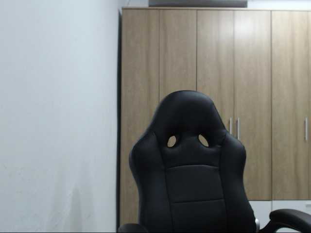 RoxanaMilf's BongaCams show and profile