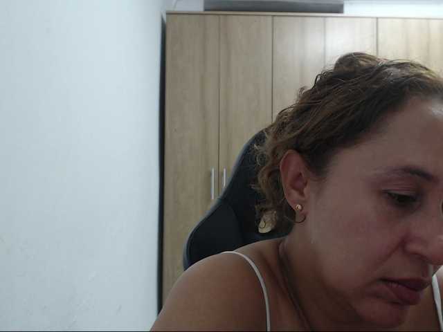 RoxanaMilf's BongaCams show and profile