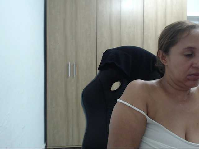RoxanaMilf's BongaCams show and profile