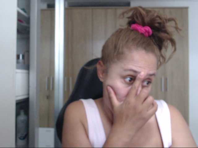  RoxanaMilf chat room