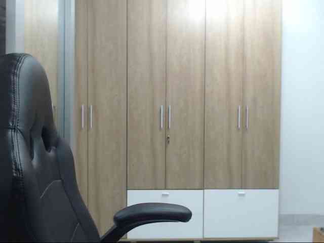 RoxanaMilf webcam