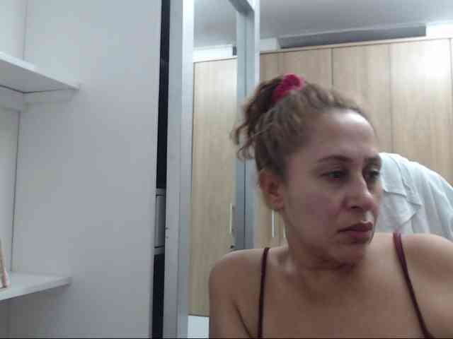 RoxanaMilf webcam