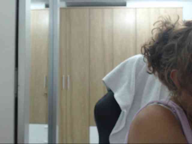 RoxanaMilf webcam