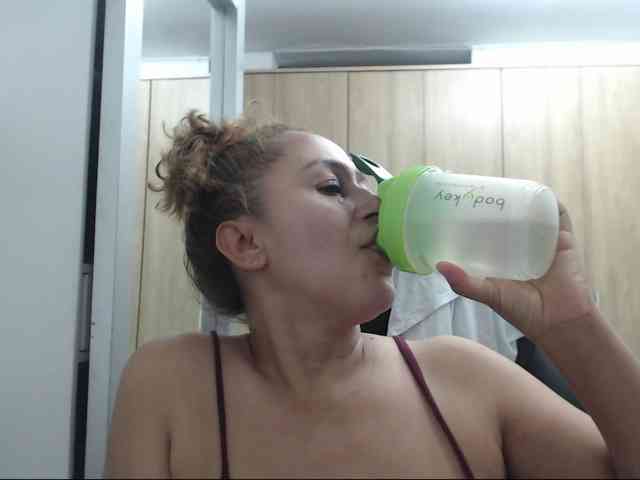 RoxanaMilf webcam