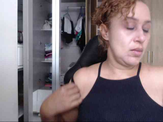 RoxanaMilf webcam