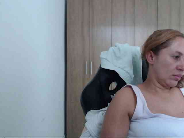 RoxanaMilf webcam