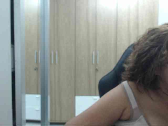 RoxanaMilf webcam