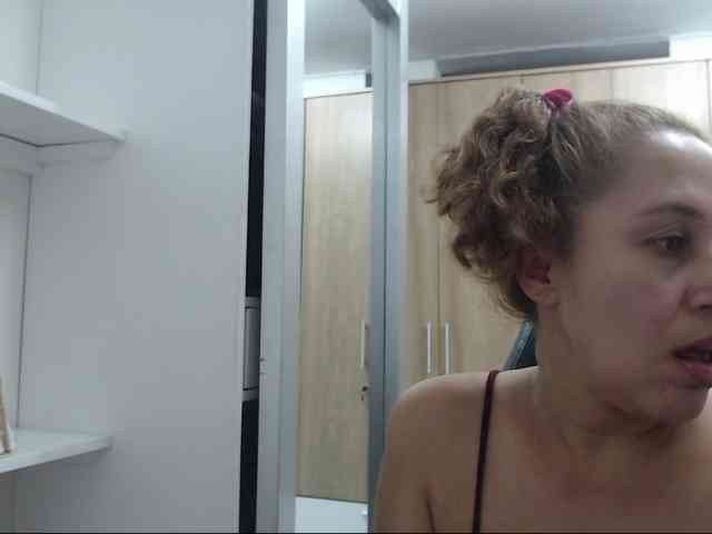 RoxanaMilf webcam