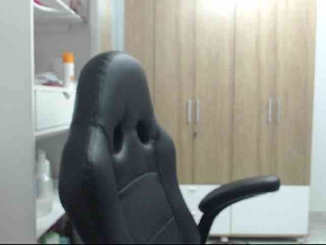 RoxanaMilf webcam