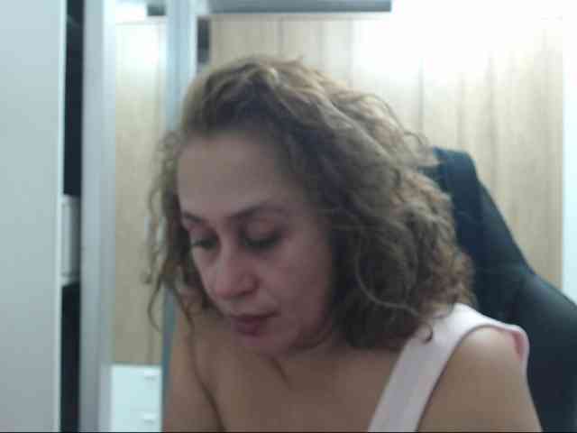RoxanaMilf webcam