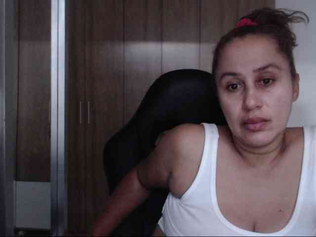 RoxanaMilf webcam