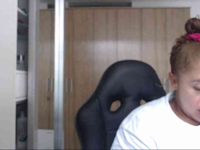 RoxanaMilf webcam