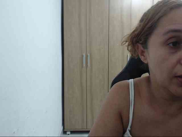 RoxanaMilf webcam