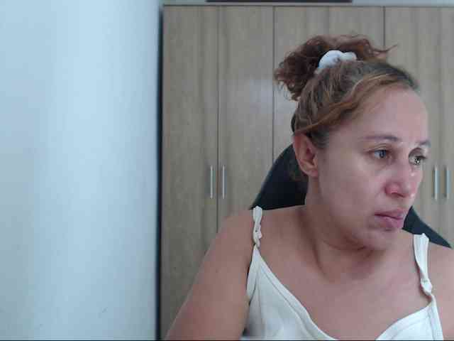 RoxanaMilf webcam