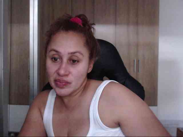 RoxanaMilf webcam