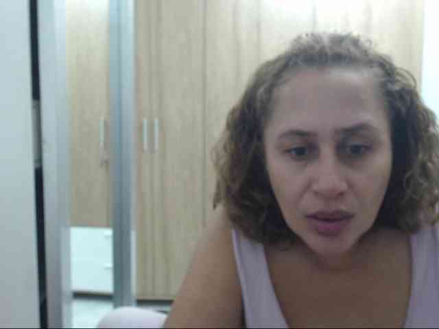 RoxanaMilf webcam