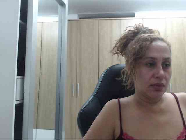 RoxanaMilf webcam