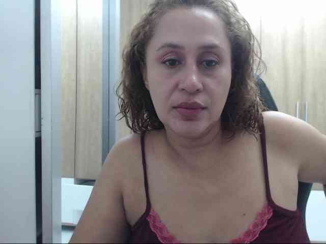 RoxanaMilf webcam
