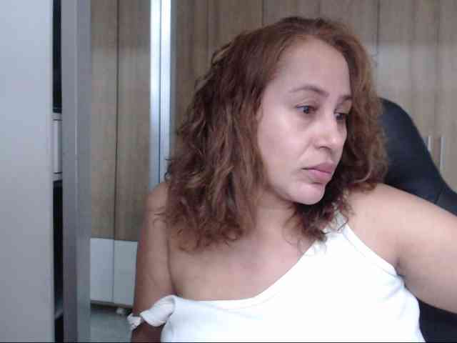 RoxanaMilf webcam