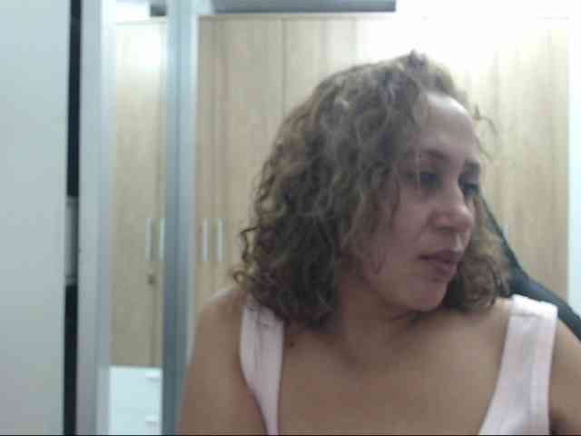 RoxanaMilf webcam