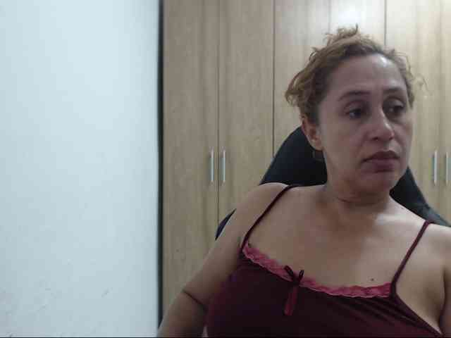 RoxanaMilf webcam
