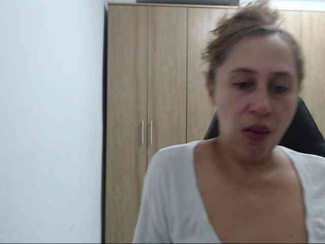 RoxanaMilf webcam
