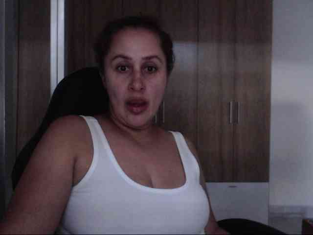 RoxanaMilf webcam