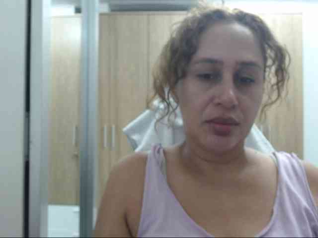 RoxanaMilf webcam