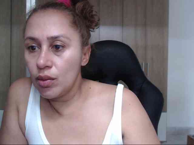 RoxanaMilf webcam