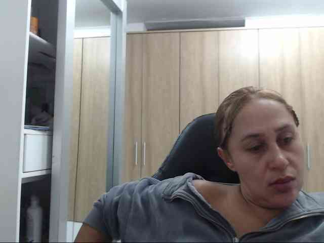 RoxanaMilf webcam