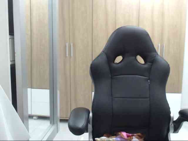 RoxanaMilf webcam