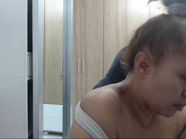 RoxanaMilf webcam