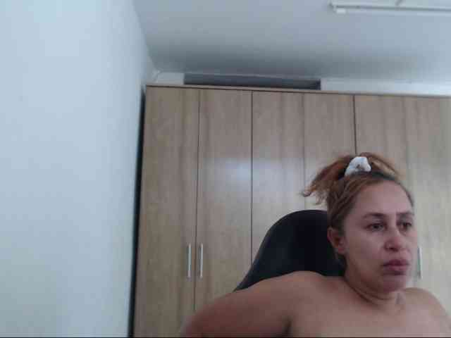 RoxanaMilf webcam