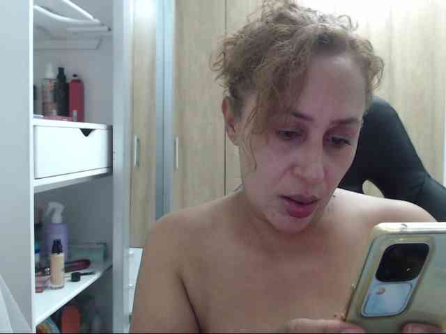 RoxanaMilf webcam