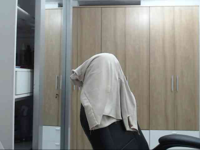 RoxanaMilf webcam