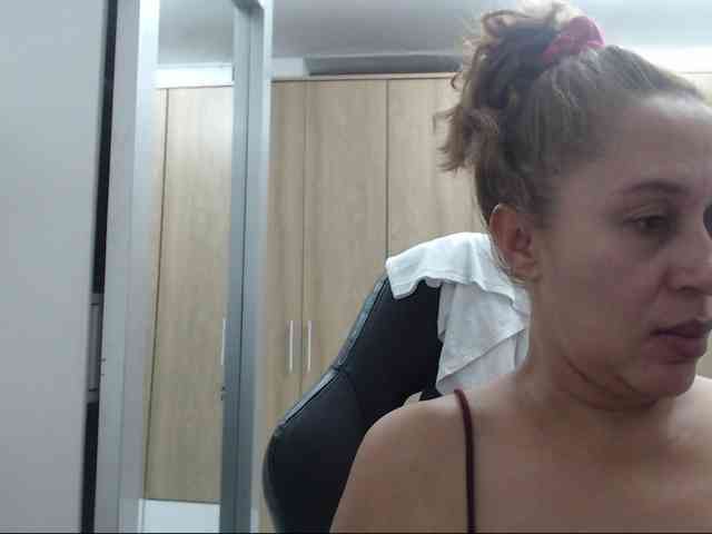 RoxanaMilf webcam