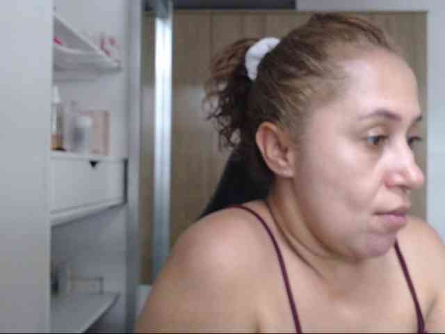 RoxanaMilf webcam