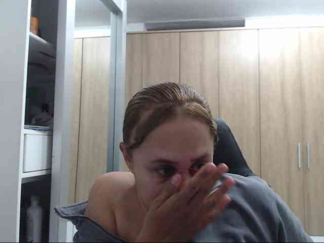 RoxanaMilf webcam